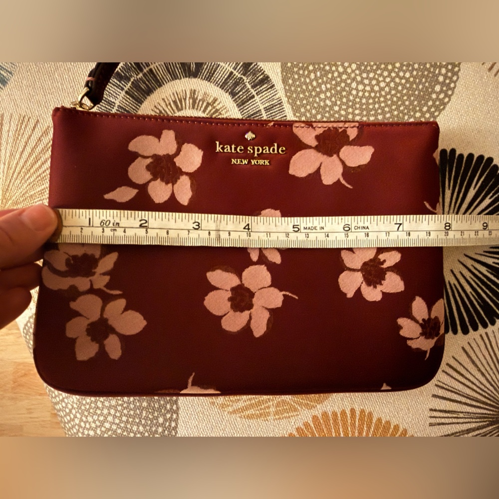 ♠️Kate Spade Burgundy Floral Wristlet Clutch Excellent Condition - Picture 6 of 7